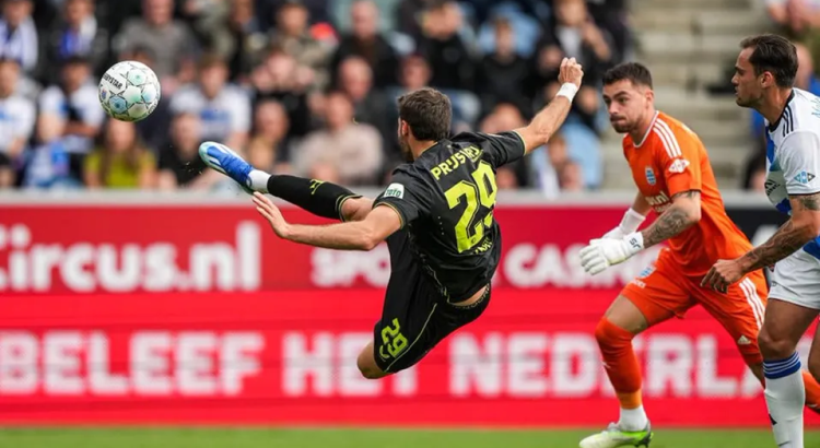 Doblete de Santi Giménez y gana Feyenoord