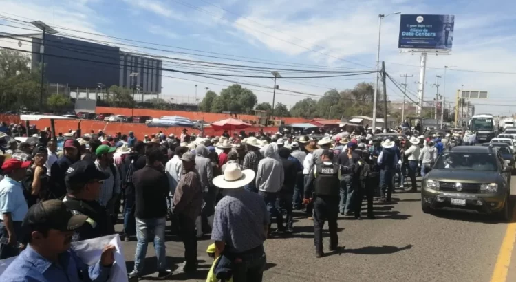 Campesinos vuelven a protestar ante la CFE