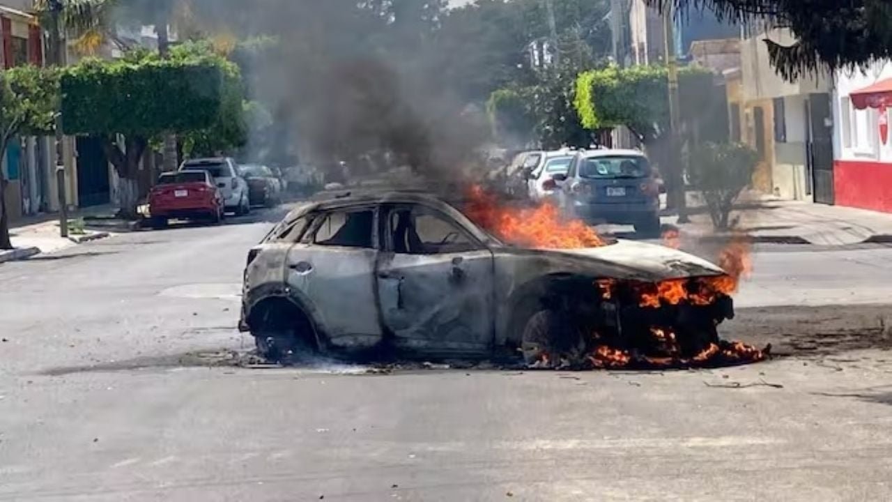 Quema de vehículos y bloqueos carreteros en Zacatecas tras hechos violentos en Jalisco
