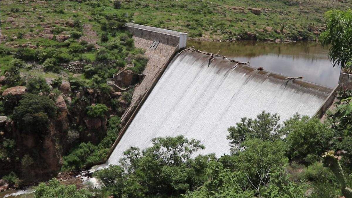 Presa Julián Adame rebasa su capacidad; lluvias impulsan recuperación de embalses en Zacatecas