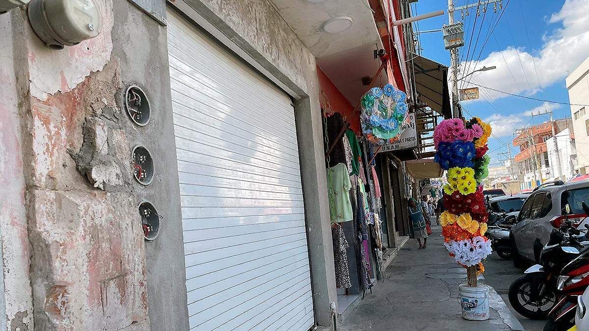 15 comercios bajan sus cortinas por falta de clientes; hay crisis en el Centro Histórico